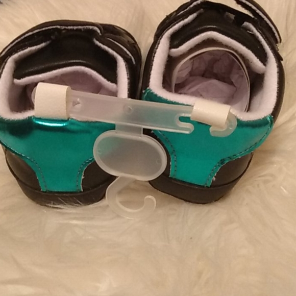 Black bee baby shoe - Picture 3 of 6